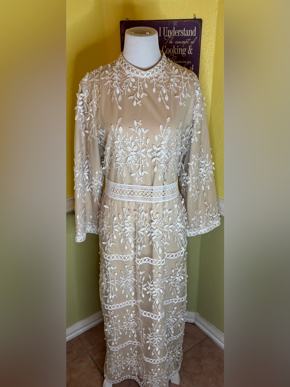 Veiled Collection NewYork-Embroidered Floral Lace Maxi Dress Large